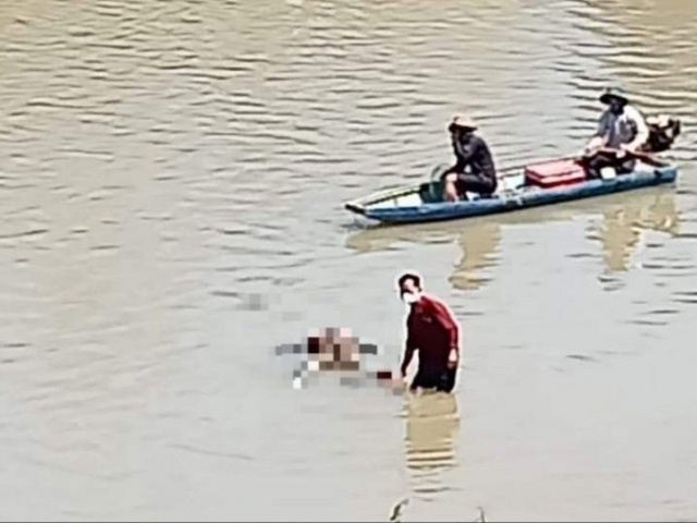 Pháp luật - Phát hiện thi thể nam trên sông với hai hình xăm bí ẩn