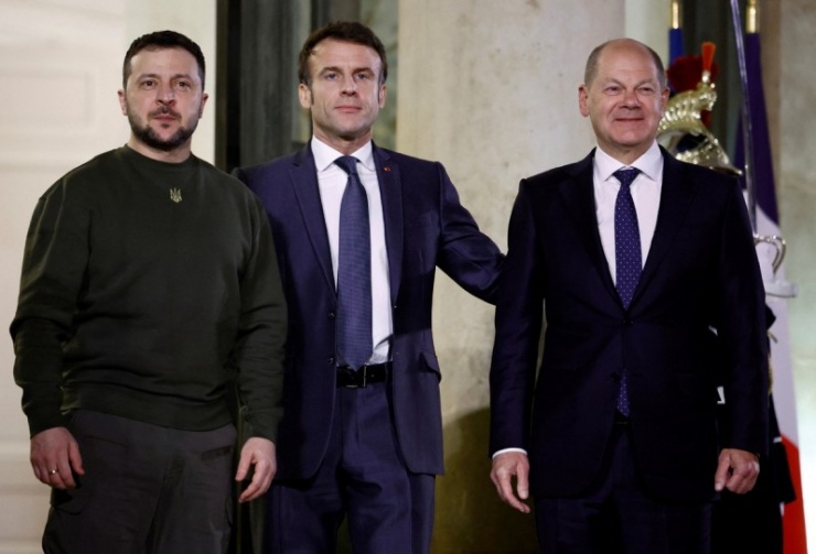 Tổng thống Ukraine Zelensky, Tổng thống Pháp Macron và Thủ tướng Đức Scholz trong cuộc gặp mặt ở Paris đầu năm 2023. Ảnh: GettyImages
