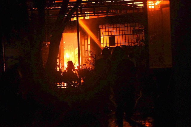 Điều tra vụ cháy lớn trong đêm ở Đồng Nai - 1