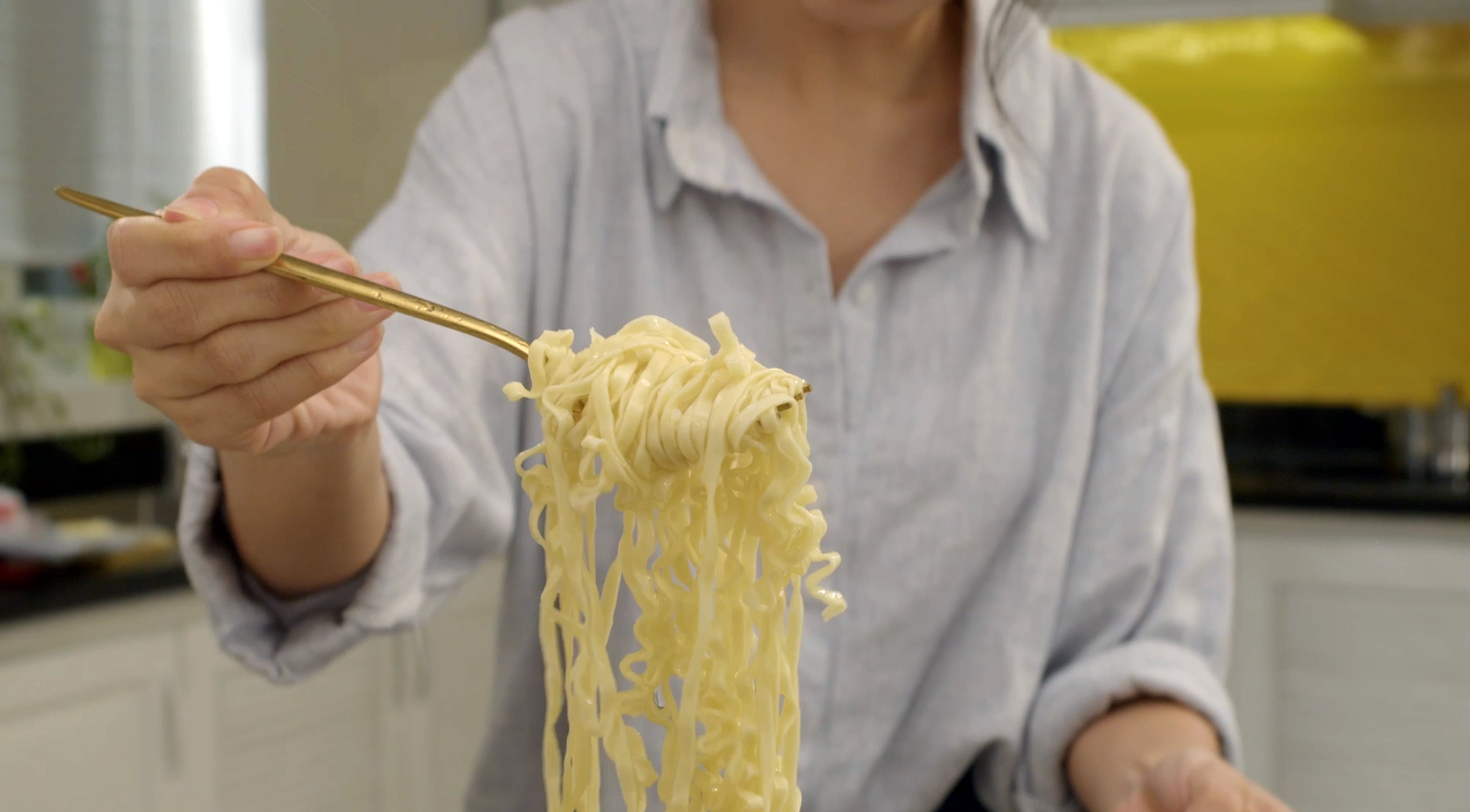 Sợi mì Pasta-Go được làm từ bột lúa mì cứng Semolina thượng hạng, có độ dai đặc trưng