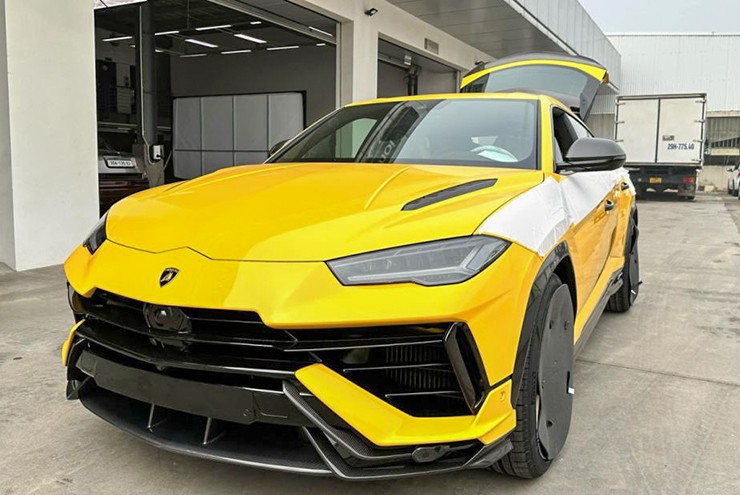 Doanh nhân Nguyễn Quốc Vũ tặng vợ siêu SUV Lamborghini Urus Performante