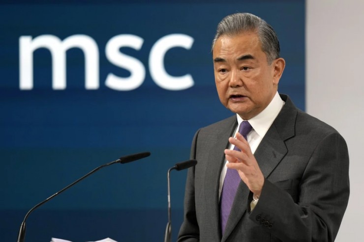 Bộ trưởng Ngoại giao Trung Quốc - ông Vương Nghị phát biểu tại Hội nghị An ninh Munich (Đức) hôm 17-2. Ảnh: AP