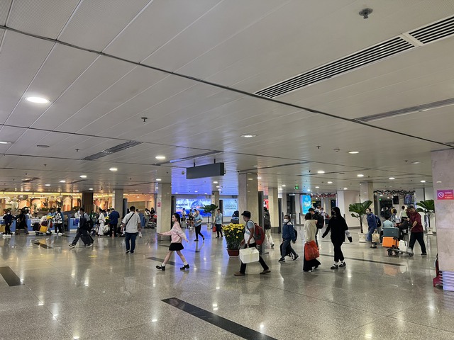 Sân bay Tân Sơn Nhất khu vực nhà ga nội địa ngày 18-2