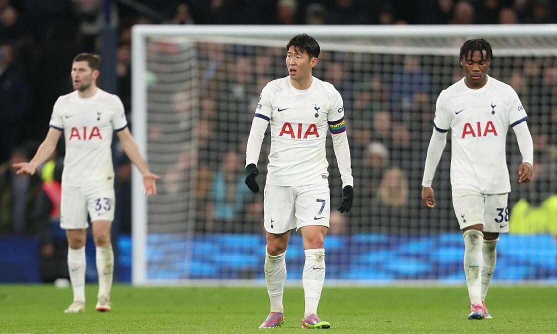 Tottenham thất bại cay đắng trên sân nhà