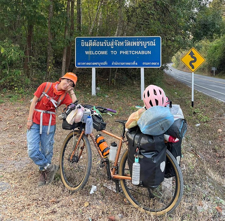 Cô gái 9X đạp xe xuyên Việt, từng ngủ ở nghĩa trang: Cộng đồng tranh cãi - 5