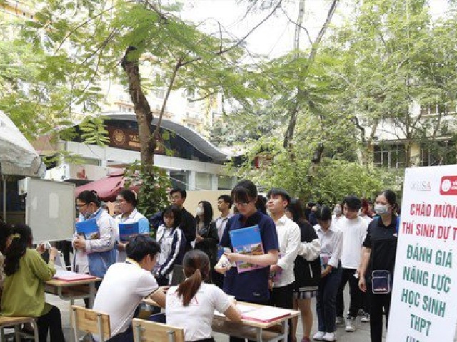 Giáo dục - du học - Vật vã đăng kí thi đánh giá năng lực