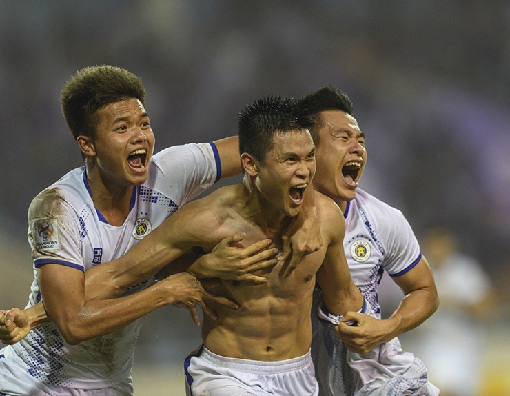 Hình ảnh ấn tượng nhất của Tuấn Hải với bàn thắng vào lưới đại diện Nhật Bản tại AFC Champions League. Ảnh: ANH THỊNH
