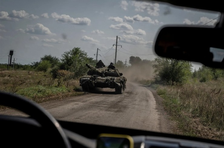 Xe tăng Ukraine ở làng Robotyne hồi tháng 8-2023. Ảnh: REUTERS
