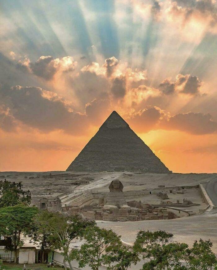 Khoảnh khắc tuyệt vời của kim tự tháp vĩ đại ở Ấn Độ.