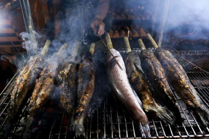 Vì sao mâm cúng thần Tài của người miền Nam phải có cá lóc nướng? (Ảnh: Pinterest)