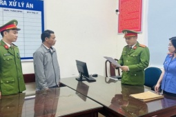 Tin tức trong ngày - Bắt tài xế lái ô tô bỏ chạy, bóp mặt, đe dọa chiến sĩ công an