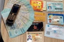 Tin tức trong ngày - Bỏ quên điện thoại Vertu, ví chứa nhiều tiền trên tàu hỏa