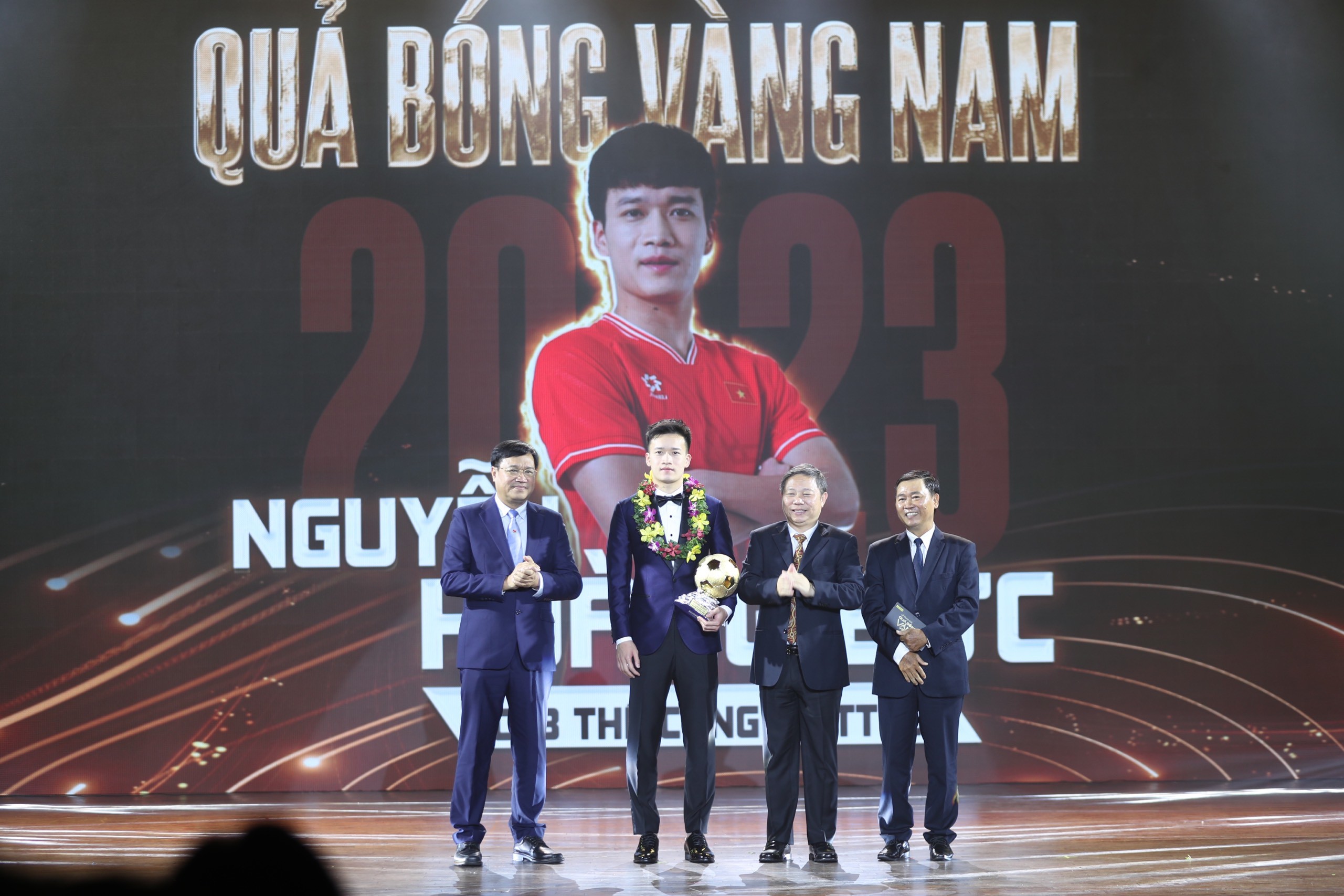 Thành tích của Hoàng Đức trong năm vừa qua là&nbsp;ấn tượng khi anh thi đấu đủ 20 trận cho đội nhà&nbsp;và có cho mình 5 bàn thắng.