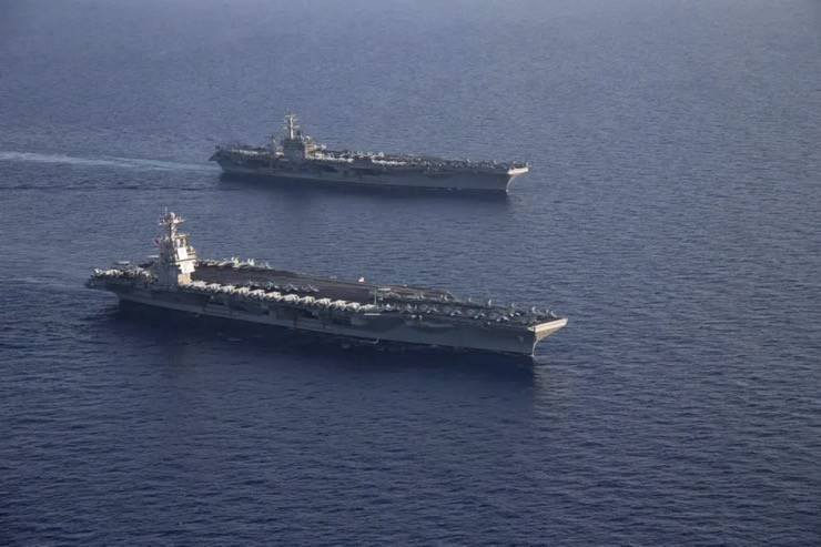 Hai tàu sân bay Mỹ USS Gerald R. Ford và USS Dwight D. Eisenhower.