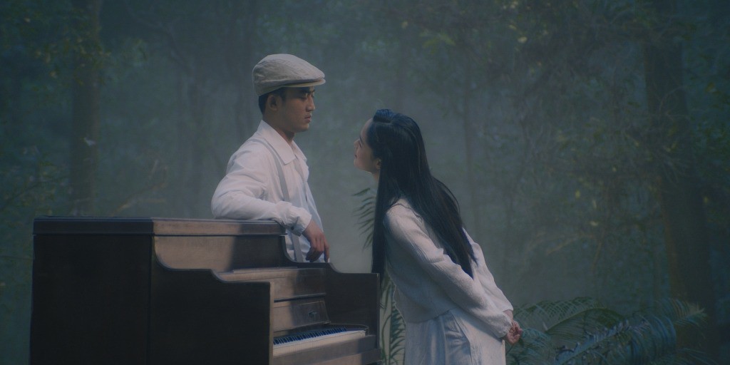 Hai diễn viên chính Thùy Linh và Doãn Quốc Đam trong phim "Đào, Phở và Piano"
