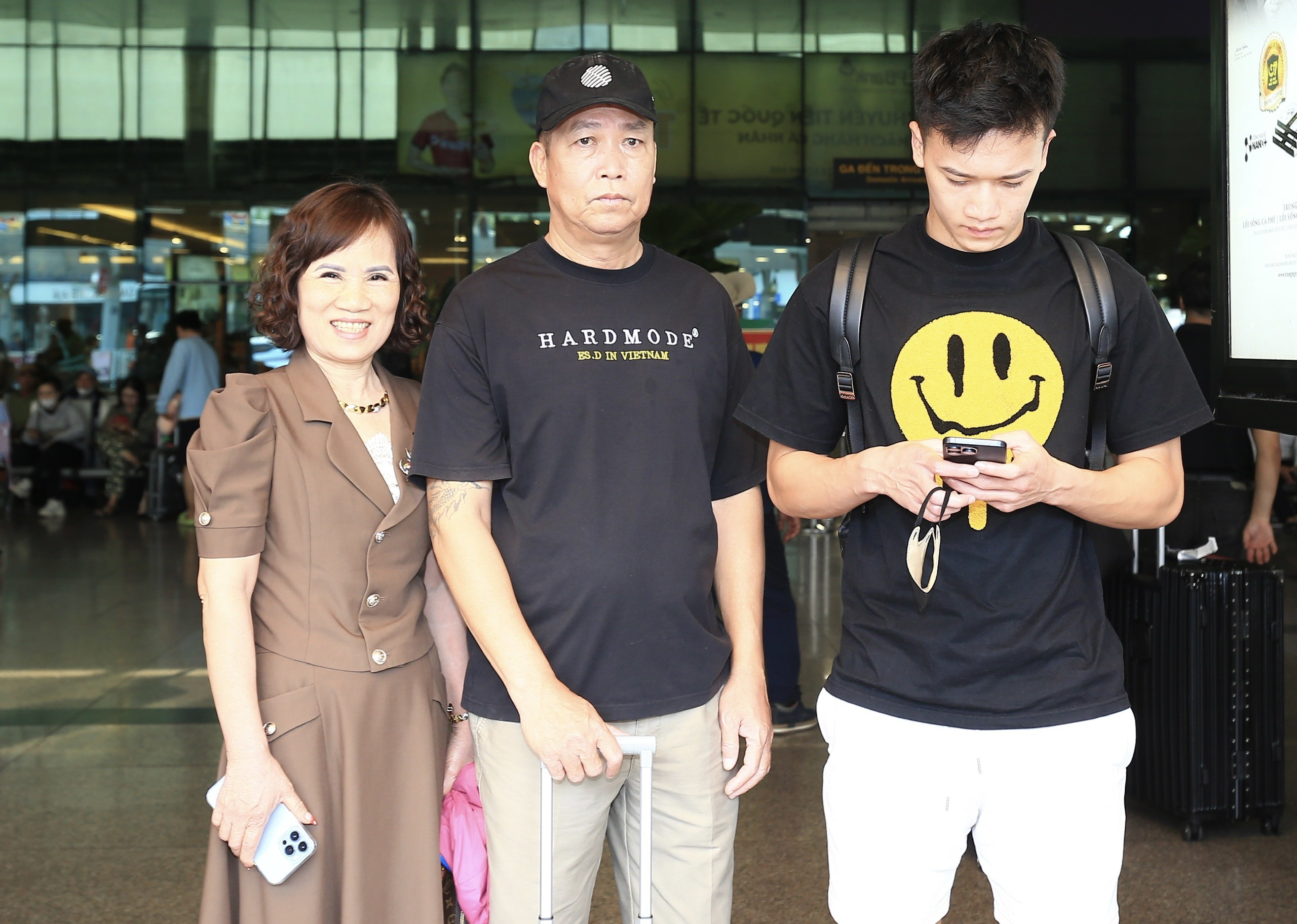 Hoàng Đức đặt chân tới sân bay Tân
Sân Nhất