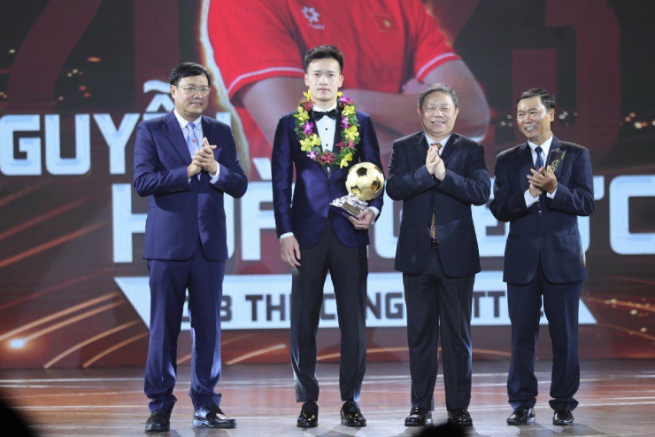 Quả bóng Vàng Việt Nam 2023: Hoàng Đức giành chiến thắng, Tuấn Hải về nhì - 2