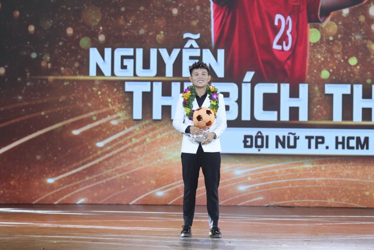 Bích Thùy giành Quả bóng Đồng nữ