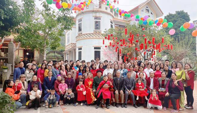 Đại gia đình 160 thành viên của Quang Trường