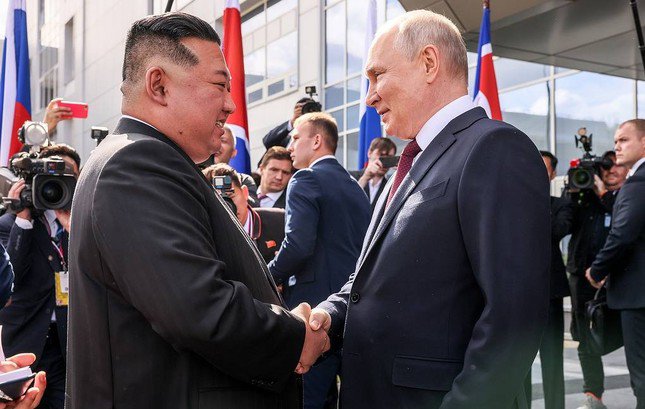 Tổng thống Nga Vladimir Putin và Chủ tịch Triều Tiên Kim Jong-un. Ảnh: Tass