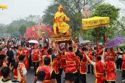 Rước “Vua, Chúa sống” náo nhiệt cả một vùng quê ngoại thành Hà Nội