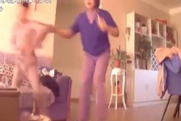 Phi thường - kỳ quặc - Pin xe máy bất ngờ phát nổ như bom