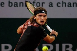 Thể thao - Tsitsipas văng khỏi top 10, kĩ thuật trái 1 tay mất hút sau 51 năm?