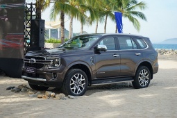 Giá xe Ford Everest niêm yết và lăn bánh tháng 2/2024