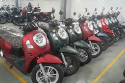 Giá Honda Scoopy tháng 2/2024 giảm cả chục triệu đồng so với cùng kỳ năm ngoái