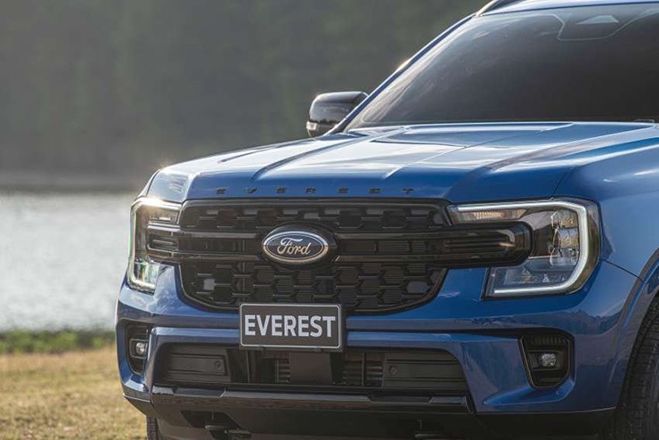 Giá xe Ford Everest niêm yết và lăn bánh tháng 2/2024 - 4