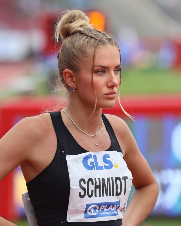 Alica Schmidt vừa giành chức vô địch nội dung 4x100m tại giải vô địch điền kinh của Đức