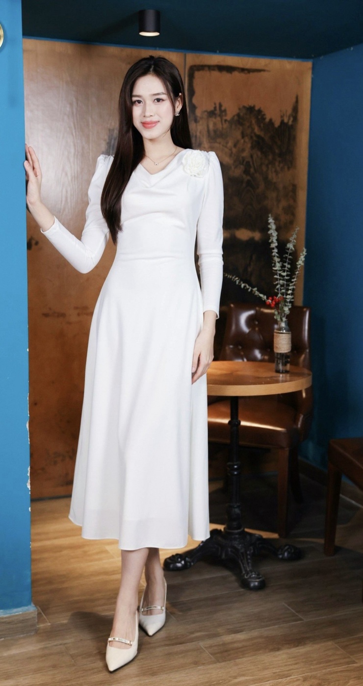 Hoa hậu Đỗ Thị Hà nói thêm cô không khó trong chuyện tình yêu nhưng bước đầu để lựa chọn đối tượng thì không dễ.