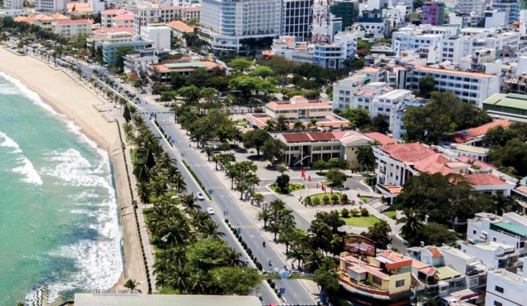 Trụ sở UBND tỉnh hiện hữu sẽ được quy hoạch, xây trụ sở ba cơ quan là Tỉnh ủy, Đoàn đại biểu Quốc hội và HĐND tỉnh, UBND Khánh Hòa. Ảnh: XUÂN HOÁT