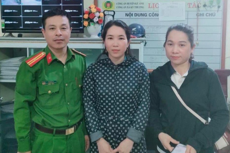 Chị Lê Thị Yên (giữa)- người không tham tiền chuyển nhầm.