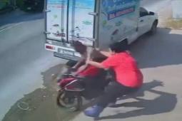 Phi thường - kỳ quặc - Đang chuẩn bị tẩu thoát, tên trộm bị chủ xe lao ra đấm tới tấp