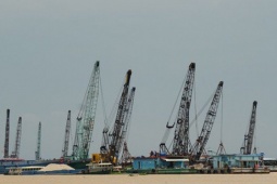 Tin tức trong ngày - An Giang kiểm điểm 29 tập thể, 126 quan chức liên quan vi phạm về đất, cát