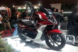 Thế giới xe - Xuất hiện xe máy điện thách thức cả "vua tay ga" Honda