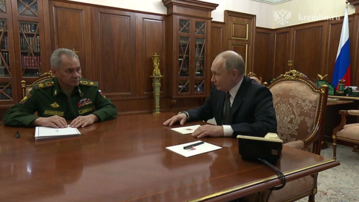 Ông Shoigu báo cáo kết quả cuộc tiến công ở Avdiivka với Tổng thống Nga Vladimir Putin.