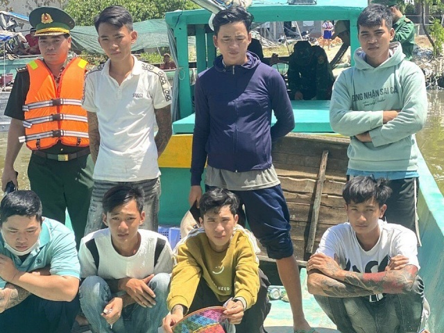 Pháp luật - 8 người dùng súng tự chế tấn công tàu cá trên biển