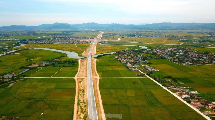 Tuyến cao tốc Nghi Sơn - Diễn Châu thuộc dự án xây dựng công trình đường bộ cao tốc Bắc - Nam phía Đông, giai đoạn 2017-2020. Toàn tuyến dài 50km, trong đó qua địa bàn tỉnh Nghệ An dài 43,5km.