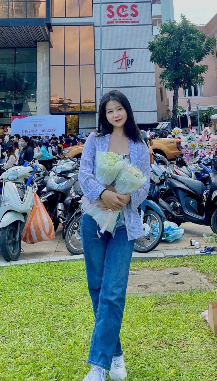 Chị Hằng là một trong bốn cô gái ở Quảng Nam tham gia nghĩa vụ quân sự năm nay. Ảnh: NVCC