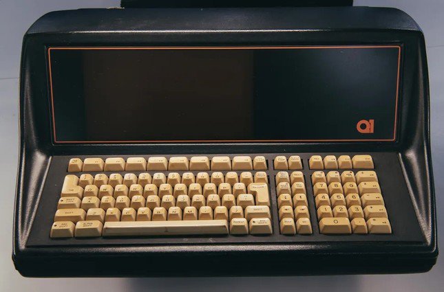 Hai chiếc máy vi tính Q1 này được nhiều người coi là những chiếc PC đơn vi mạch đầu tiên trên thế giới.