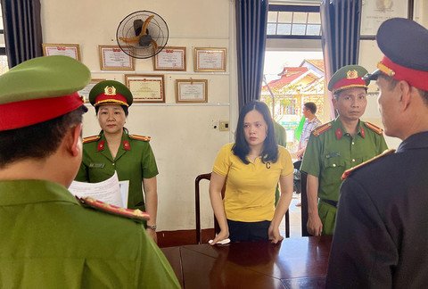 Một nữ bị can trong vụ án.