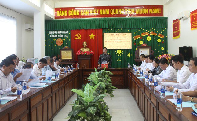 Chủ nhiệm UBKT Tỉnh ủy Hậu Giang Phạm Thị Phượng phát biểu tại hội nghị.