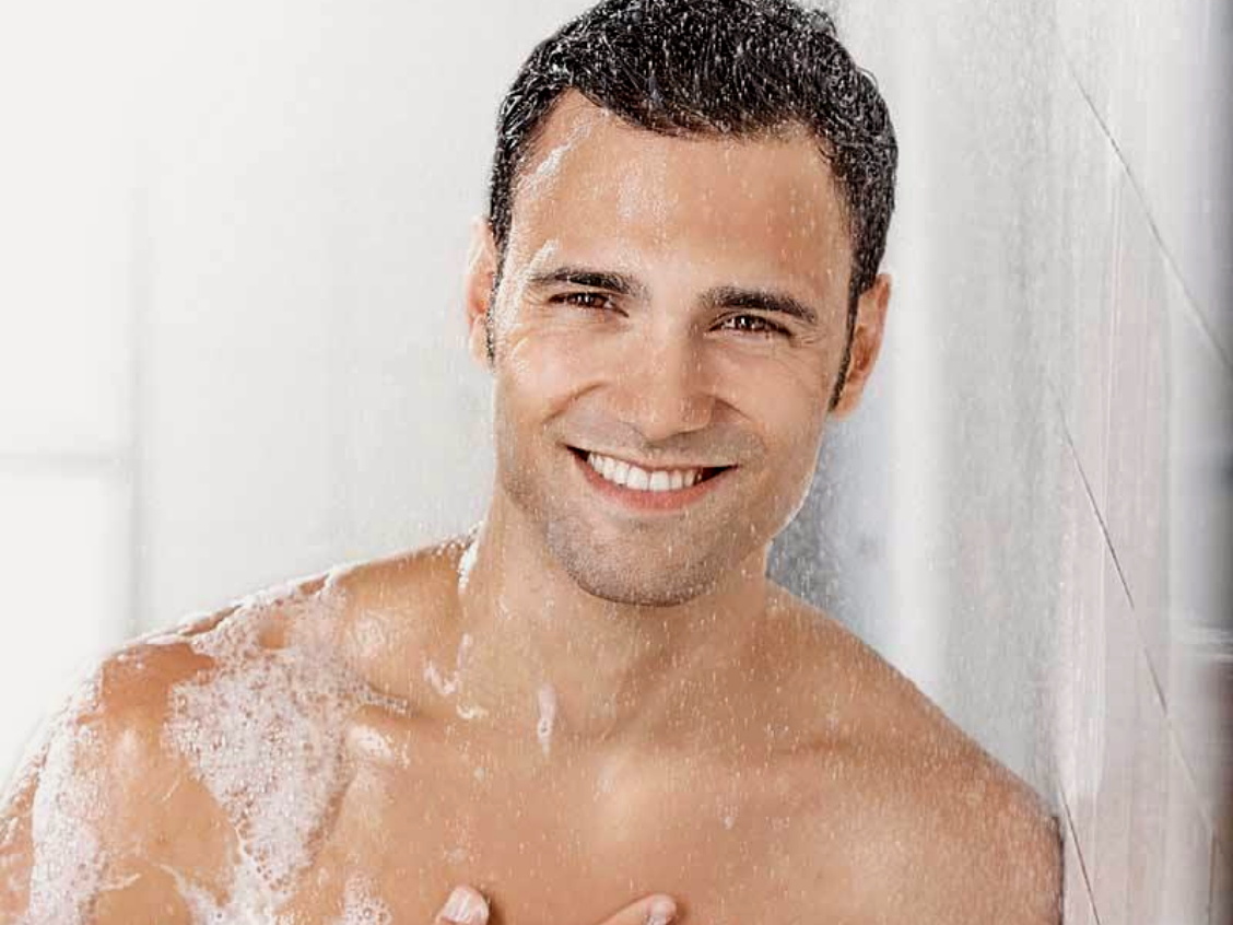 5 mẹo nhỏ giúp chàng đánh bay mụn lưng - 3