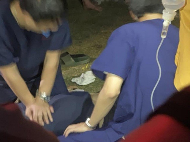 Tử vong do đột quỵ não sau khi đá bóng