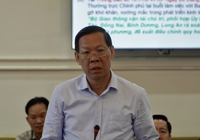 Chủ tịch UBND TP HCM Phan Văn Mãi tại buổi làm việc chiều 22/2. Ảnh: Gia Minh
