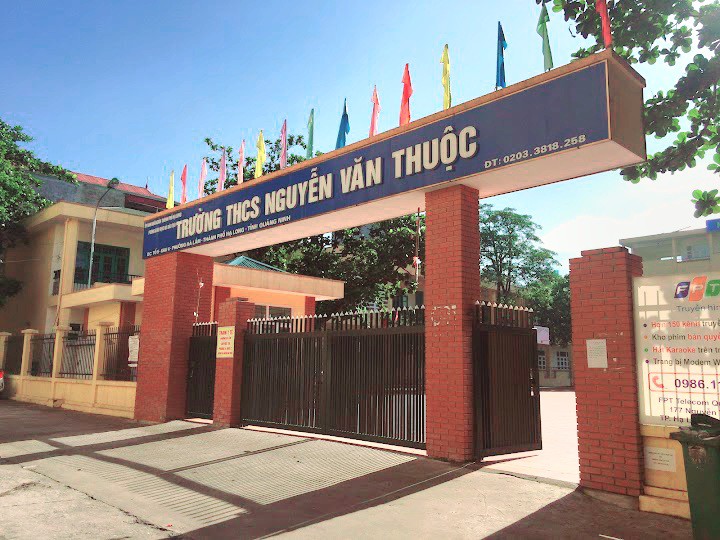 Sự việc nhảy từ lan can tầng 4 trường học xuống của nữ sinh trường THCS Nguyễn Văn Thuộc diễn ra quá nhanh, không ai kịp can ngăn.