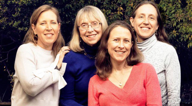 Esther Wojcicki và 3 cô con gái xuất sắc của mình