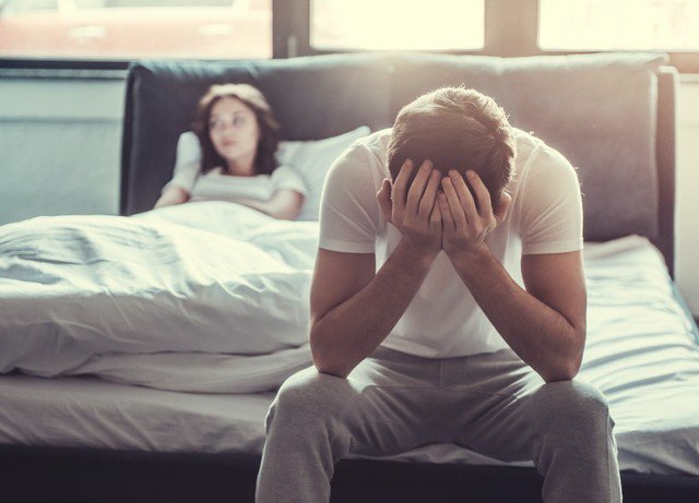 Tình trạng xuất tinh sớm có thể khiến nam giới mệt mỏi, không hứng thú hoặc né tránh quan hệ tình dục.